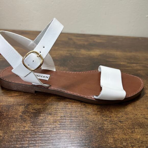 Steve Madden Donddi Sandals 6.5 White Leather Flat Buckle Strap Open Toe Chic - Picture 2 of 10